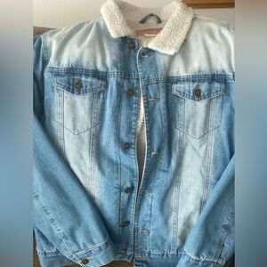 Great Button Up Sherpa Denim Jacket LIKE NEW!